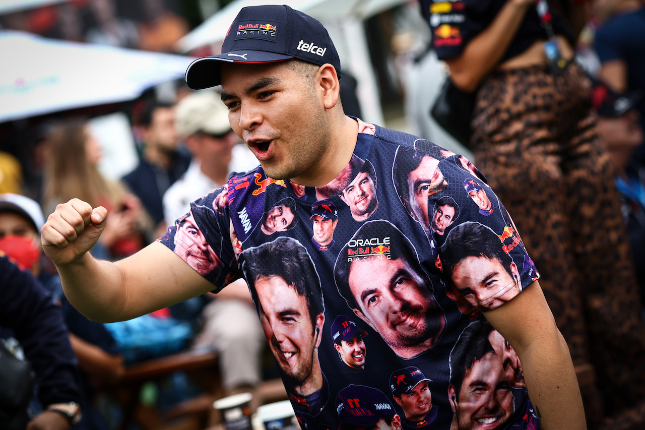 GP CITTA DEL MESSICO, Fan of Sergio Perez (MEX), Red Bull Racing 
29.10.2022. Formula 1 World Championship, Rd 20, Mexican Grand Prix, Mexico City, Mexico, Qualifiche Day.
- www.xpbimages.com, EMail: requests@xpbimages.com © Copyright: Charniaux / XPB Images