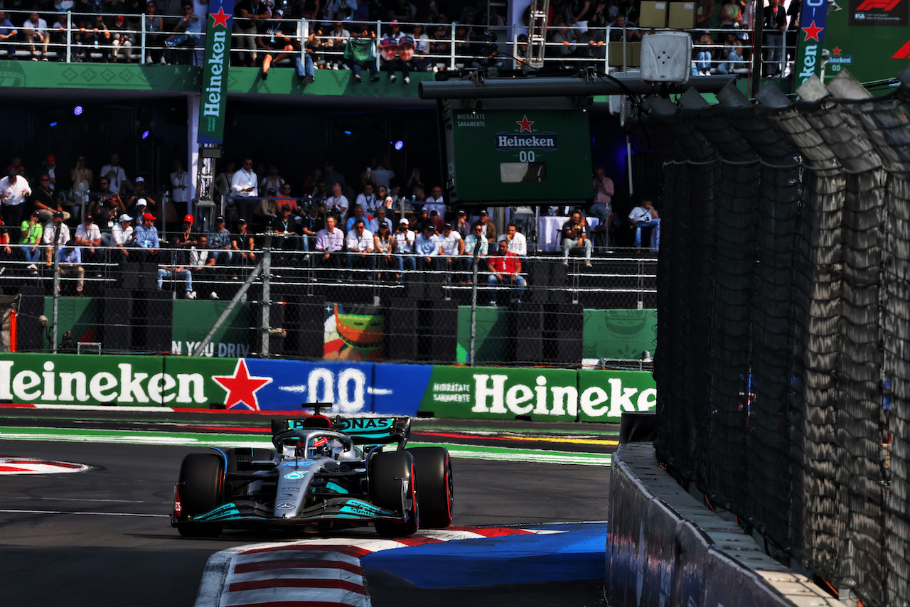 GP CITTA DEL MESSICO, George Russell (GBR) Mercedes AMG F1 W13.
29.10.2022. Formula 1 World Championship, Rd 20, Mexican Grand Prix, Mexico City, Mexico, Qualifiche Day.
 - www.xpbimages.com, EMail: requests@xpbimages.com © Copyright: Coates / XPB Images