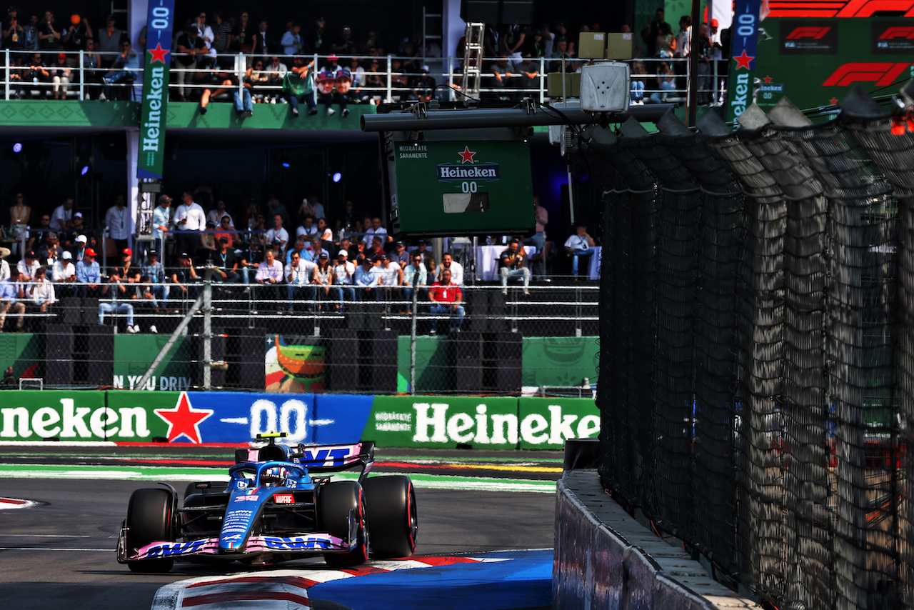 GP CITTA DEL MESSICO, Esteban Ocon (FRA) Alpine F1 Team A522.
29.10.2022. Formula 1 World Championship, Rd 20, Mexican Grand Prix, Mexico City, Mexico, Qualifiche Day.
 - www.xpbimages.com, EMail: requests@xpbimages.com © Copyright: Coates / XPB Images
