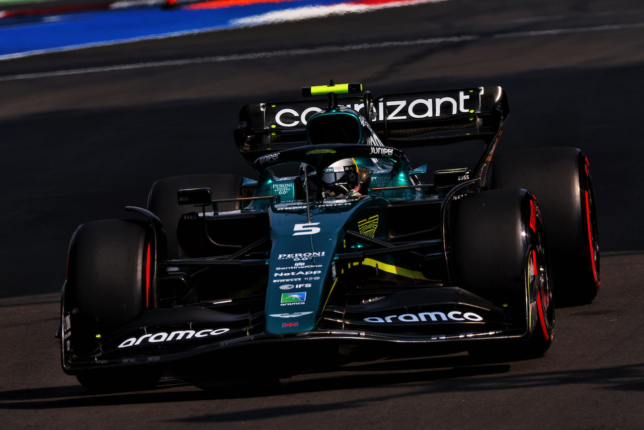 GP CITTA DEL MESSICO, Sebastian Vettel (GER) Aston Martin F1 Team AMR22.
29.10.2022. Formula 1 World Championship, Rd 20, Mexican Grand Prix, Mexico City, Mexico, Qualifiche Day.
 - www.xpbimages.com, EMail: requests@xpbimages.com © Copyright: Coates / XPB Images