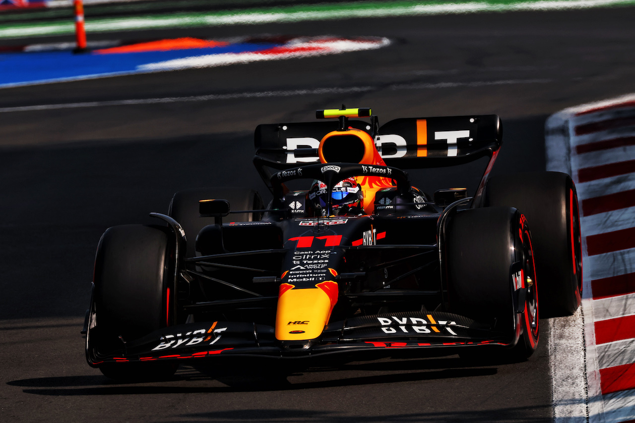 GP CITTA DEL MESSICO, Sergio Perez (MEX) Red Bull Racing RB18.
29.10.2022. Formula 1 World Championship, Rd 20, Mexican Grand Prix, Mexico City, Mexico, Qualifiche Day.
 - www.xpbimages.com, EMail: requests@xpbimages.com © Copyright: Coates / XPB Images