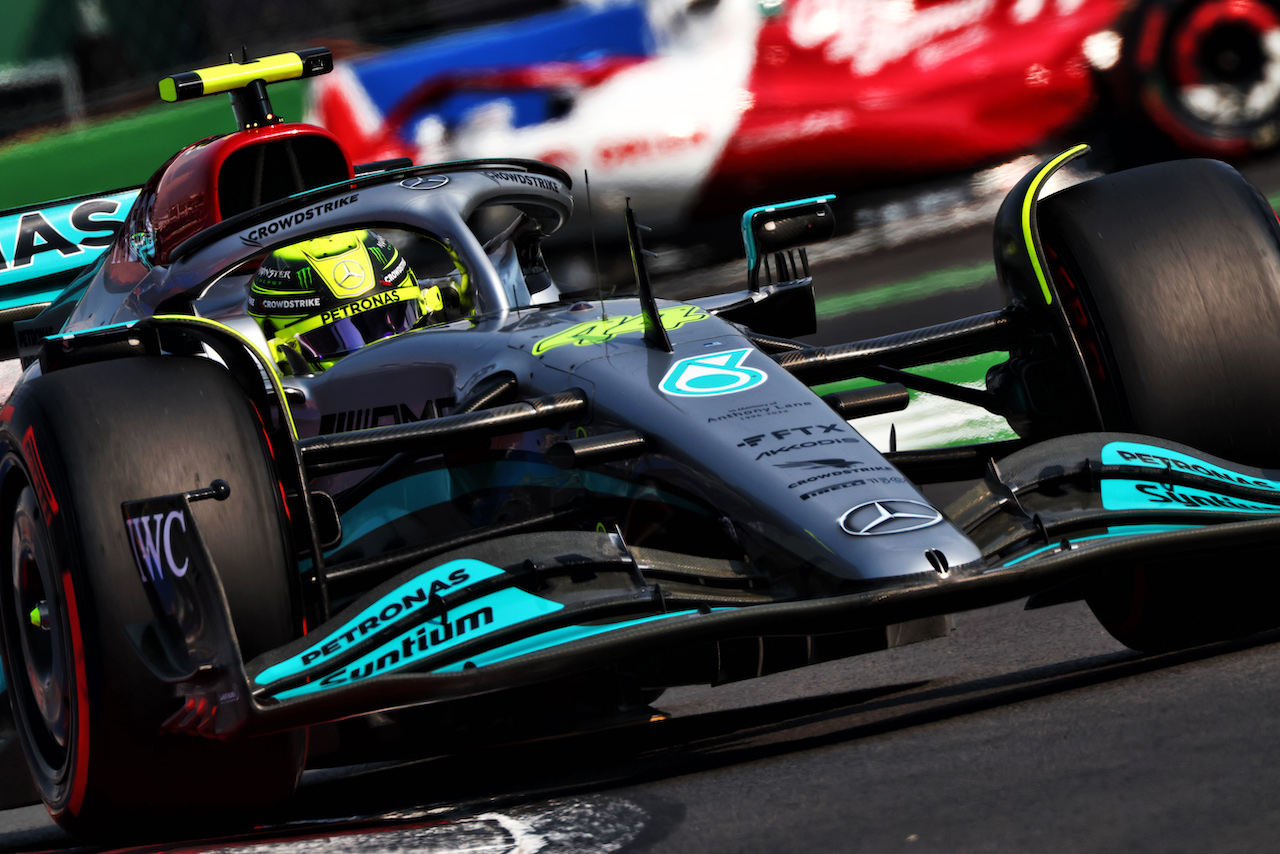 GP CITTA DEL MESSICO, Lewis Hamilton (GBR) Mercedes AMG F1 W13.
29.10.2022. Formula 1 World Championship, Rd 20, Mexican Grand Prix, Mexico City, Mexico, Qualifiche Day.
 - www.xpbimages.com, EMail: requests@xpbimages.com © Copyright: Coates / XPB Images