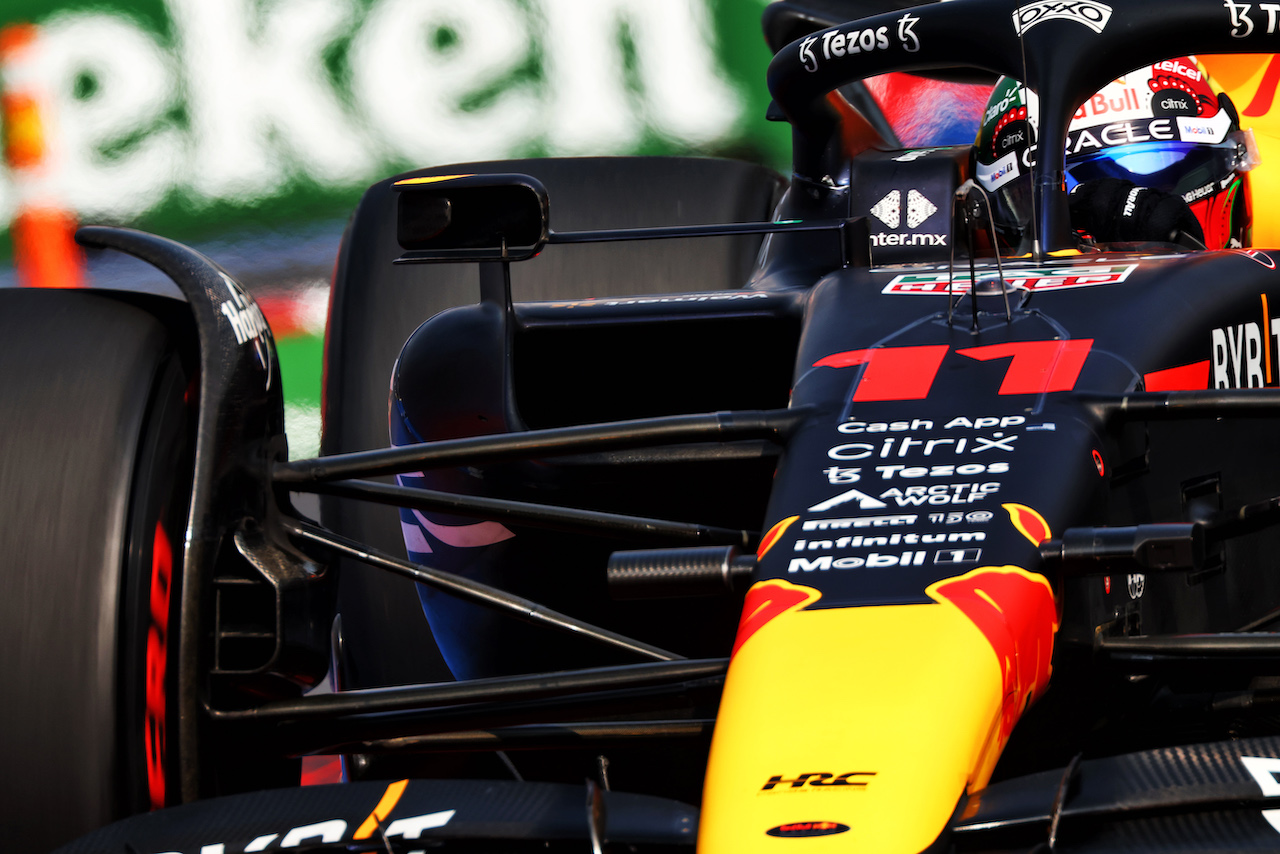 GP CITTA DEL MESSICO, Sergio Perez (MEX) Red Bull Racing RB18.
29.10.2022. Formula 1 World Championship, Rd 20, Mexican Grand Prix, Mexico City, Mexico, Qualifiche Day.
 - www.xpbimages.com, EMail: requests@xpbimages.com © Copyright: Coates / XPB Images