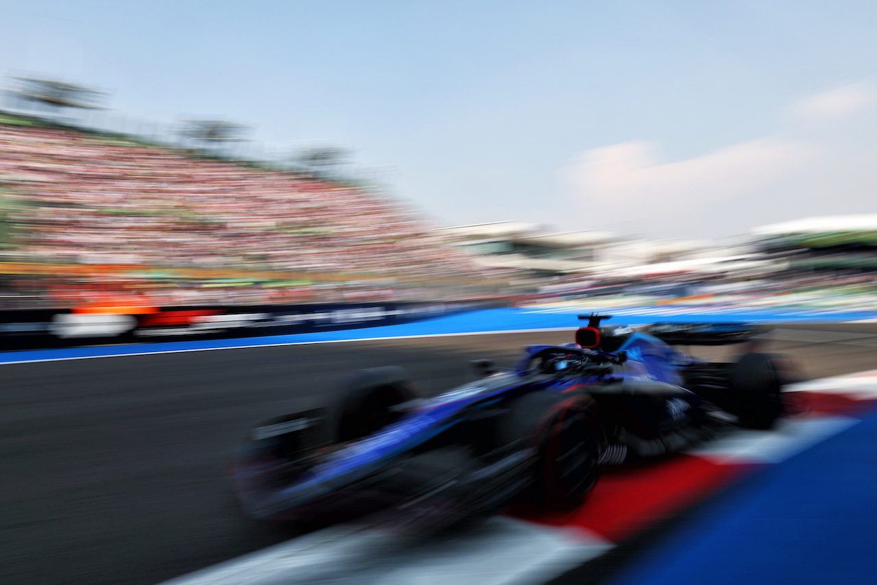 GP CITTA DEL MESSICO, Alexander Albon (THA) Williams Racing FW44.
29.10.2022. Formula 1 World Championship, Rd 20, Mexican Grand Prix, Mexico City, Mexico, Qualifiche Day.
 - www.xpbimages.com, EMail: requests@xpbimages.com © Copyright: Coates / XPB Images