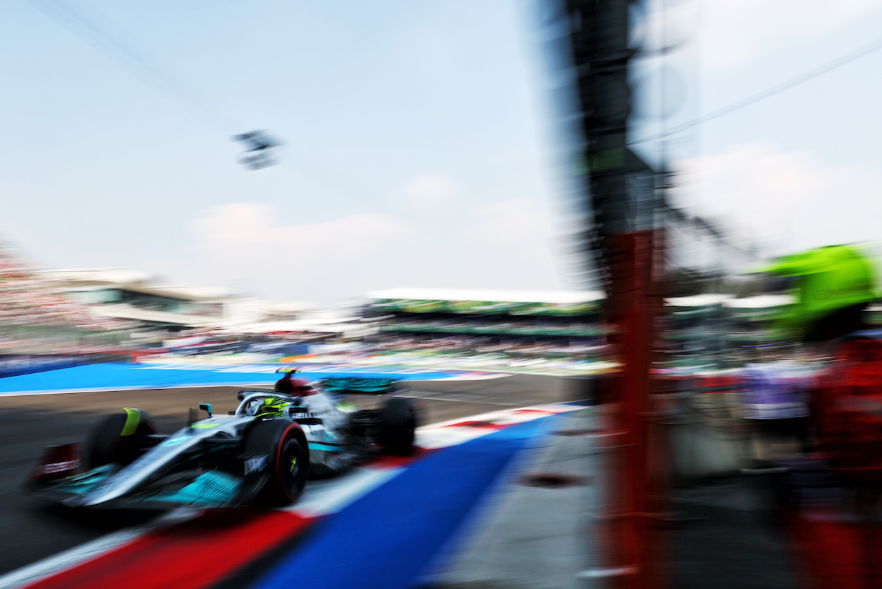 GP CITTA DEL MESSICO, Lewis Hamilton (GBR) Mercedes AMG F1 W13.
29.10.2022. Formula 1 World Championship, Rd 20, Mexican Grand Prix, Mexico City, Mexico, Qualifiche Day.
 - www.xpbimages.com, EMail: requests@xpbimages.com © Copyright: Coates / XPB Images