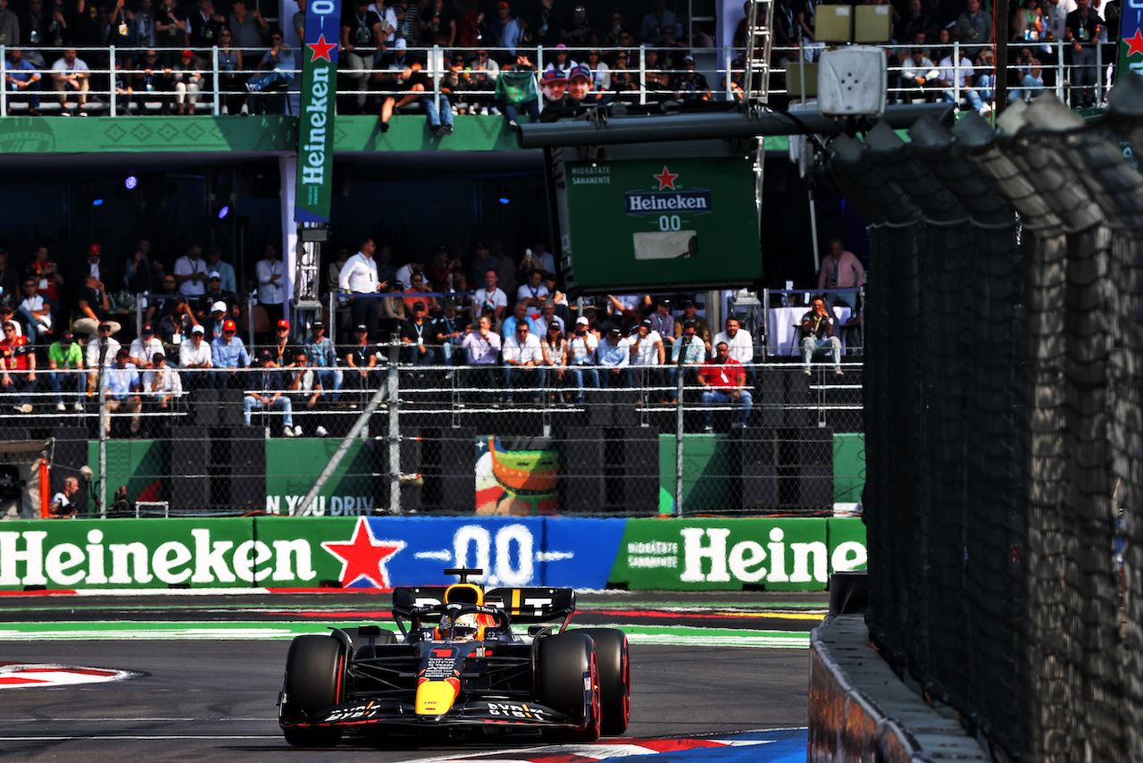 GP CITTA DEL MESSICO, Max Verstappen (NLD) Red Bull Racing RB18.
29.10.2022. Formula 1 World Championship, Rd 20, Mexican Grand Prix, Mexico City, Mexico, Qualifiche Day.
 - www.xpbimages.com, EMail: requests@xpbimages.com © Copyright: Coates / XPB Images