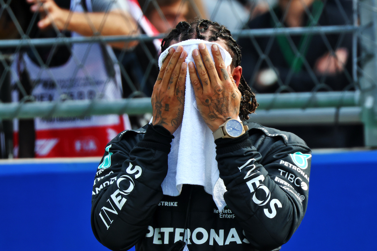 GP CITTA DEL MESSICO, Third placed Lewis Hamilton (GBR) Mercedes AMG F1 in qualifying parc ferme. 
29.10.2022. Formula 1 World Championship, Rd 20, Mexican Grand Prix, Mexico City, Mexico, Qualifiche Day.
 - www.xpbimages.com, EMail: requests@xpbimages.com © Copyright: Coates / XPB Images