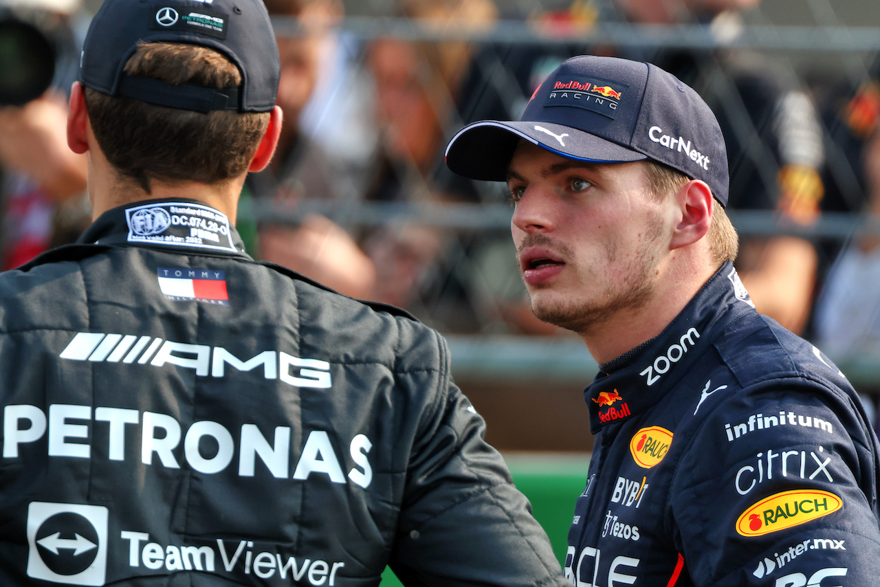 GP CITTA DEL MESSICO, (L to R): George Russell (GBR) Mercedes AMG F1 with pole sitter Max Verstappen (NLD) Red Bull Racing in qualifying parc ferme. 
29.10.2022. Formula 1 World Championship, Rd 20, Mexican Grand Prix, Mexico City, Mexico, Qualifiche Day.
 - www.xpbimages.com, EMail: requests@xpbimages.com © Copyright: Coates / XPB Images