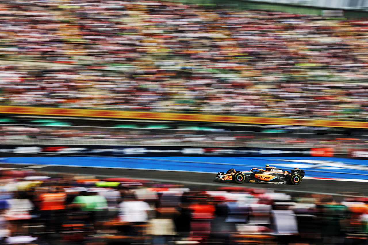 GP CITTA DEL MESSICO, Lando Norris (GBR) McLaren MCL36.
29.10.2022. Formula 1 World Championship, Rd 20, Mexican Grand Prix, Mexico City, Mexico, Qualifiche Day.
- www.xpbimages.com, EMail: requests@xpbimages.com © Copyright: Bearne / XPB Images