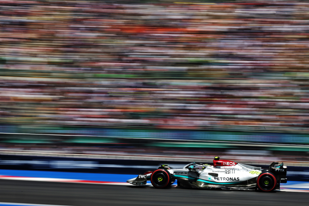 GP CITTA DEL MESSICO, Lewis Hamilton (GBR) Mercedes AMG F1 W13.
29.10.2022. Formula 1 World Championship, Rd 20, Mexican Grand Prix, Mexico City, Mexico, Qualifiche Day.
- www.xpbimages.com, EMail: requests@xpbimages.com © Copyright: Bearne / XPB Images