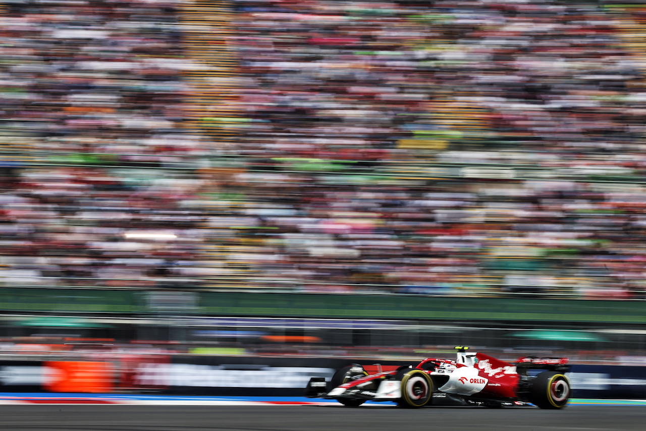 GP CITTA DEL MESSICO, Guanyu Zhou (CHN) Alfa Romeo F1 Team C42.
29.10.2022. Formula 1 World Championship, Rd 20, Mexican Grand Prix, Mexico City, Mexico, Qualifiche Day.
- www.xpbimages.com, EMail: requests@xpbimages.com © Copyright: Bearne / XPB Images