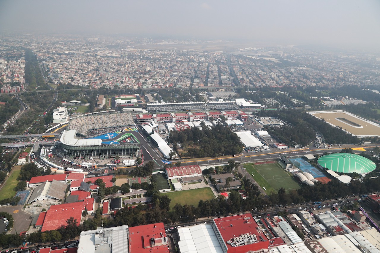 GP CITTA DEL MESSICO, An aerial view of the circuit.
29.10.2022. Formula 1 World Championship, Rd 20, Mexican Grand Prix, Mexico City, Mexico, Qualifiche Day.
- www.xpbimages.com, EMail: requests@xpbimages.com © Copyright: XPB Images