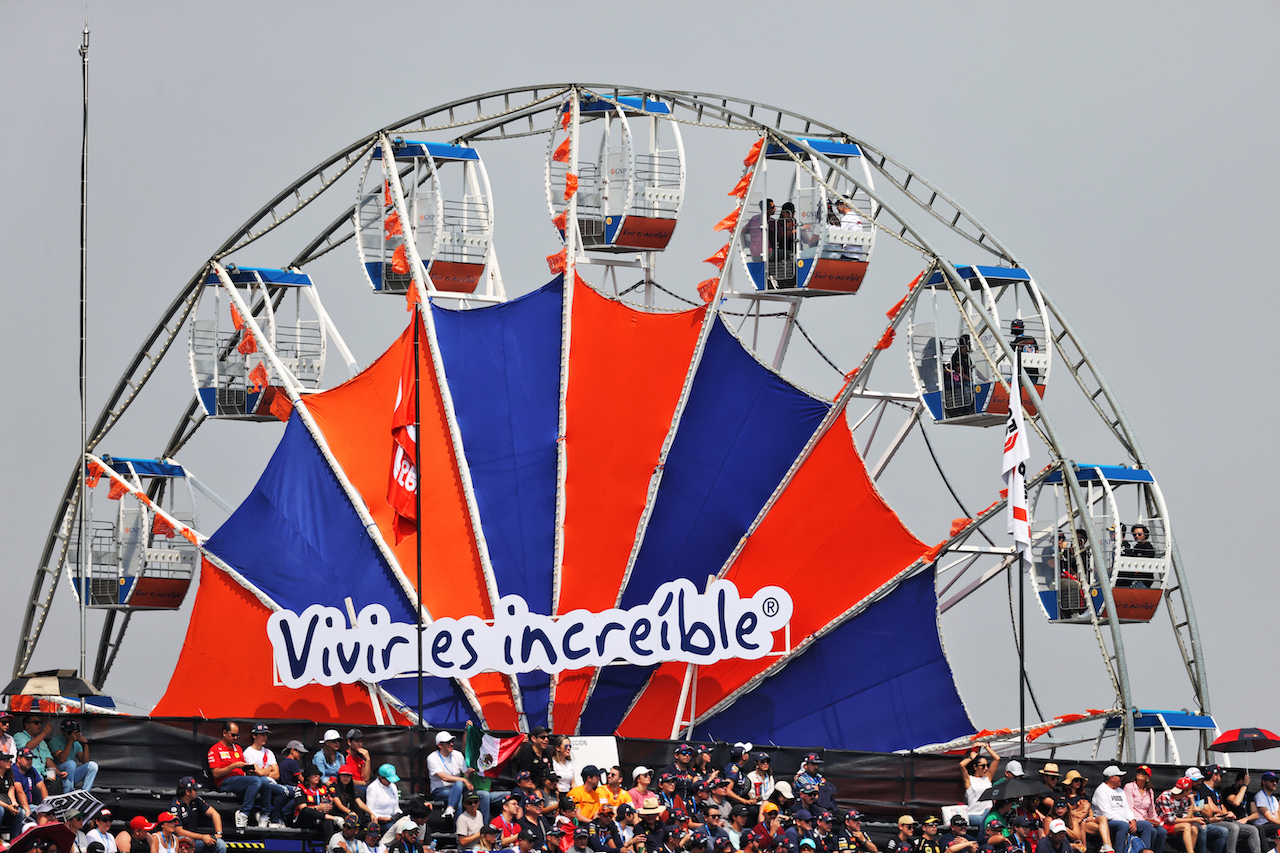 GP CITTA DEL MESSICO, Circuit Atmosfera - ferris wheel.
29.10.2022. Formula 1 World Championship, Rd 20, Mexican Grand Prix, Mexico City, Mexico, Qualifiche Day.
- www.xpbimages.com, EMail: requests@xpbimages.com © Copyright: Moy / XPB Images