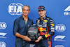 GP CITTA DEL MESSICO, Max Verstappen (NLD) Red Bull Racing (Right) receives the Pirelli Pole Position Award from Carlos Slim Domit (MEX) Chairman of America Movil.
29.10.2022. Formula 1 World Championship, Rd 20, Mexican Grand Prix, Mexico City, Mexico, Qualifiche Day.
- www.xpbimages.com, EMail: requests@xpbimages.com © Copyright: Moy / XPB Images