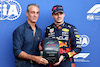 GP CITTA DEL MESSICO, Carlos Slim Domit (MEX) Chairman of America Movil. with Pole position for Max Verstappen (NLD) Red Bull Racing.
29.10.2022. Formula 1 World Championship, Rd 20, Mexican Grand Prix, Mexico City, Mexico, Qualifiche Day.
- www.xpbimages.com, EMail: requests@xpbimages.com ¬© Copyright: Batchelor / XPB Images