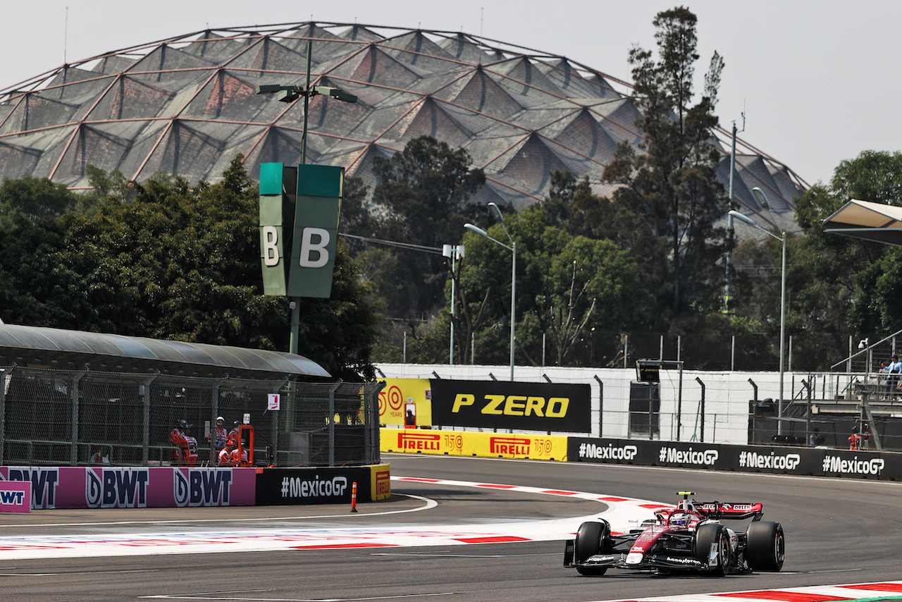 GP CITTA DEL MESSICO, Guanyu Zhou (CHN) Alfa Romeo F1 Team C42.
28.10.2022. Formula 1 World Championship, Rd 20, Mexican Grand Prix, Mexico City, Mexico, Practice Day.
- www.xpbimages.com, EMail: requests@xpbimages.com © Copyright: Moy / XPB Images