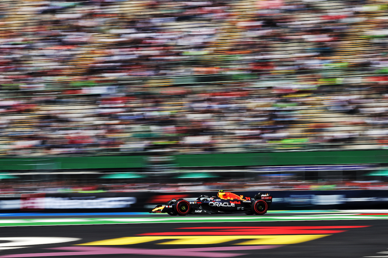 GP CITTA DEL MESSICO, Sergio Perez (MEX) Red Bull Racing RB18.
28.10.2022. Formula 1 World Championship, Rd 20, Mexican Grand Prix, Mexico City, Mexico, Practice Day.
- www.xpbimages.com, EMail: requests@xpbimages.com © Copyright: Moy / XPB Images