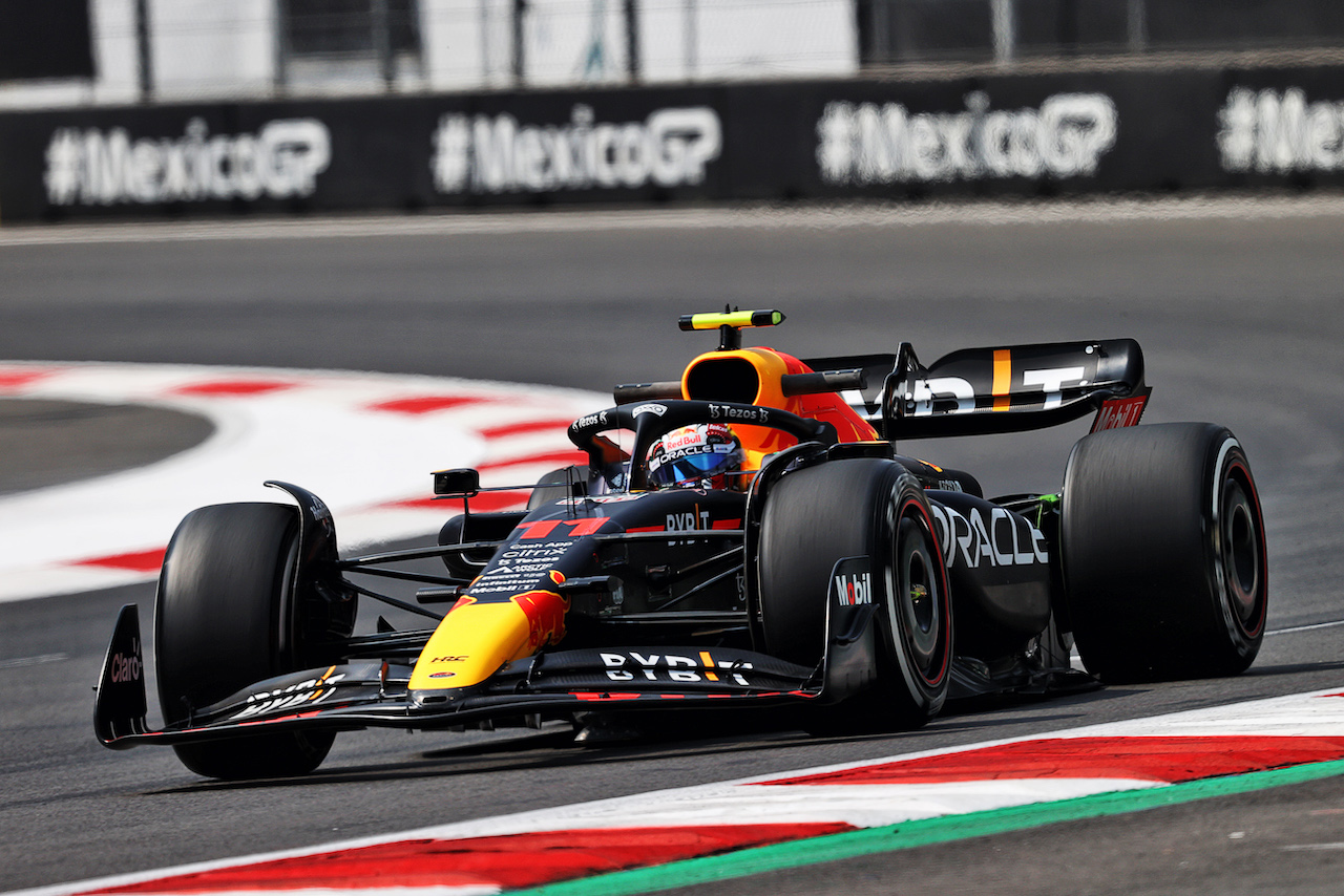 GP CITTA DEL MESSICO, Sergio Perez (MEX) Red Bull Racing RB18.
28.10.2022. Formula 1 World Championship, Rd 20, Mexican Grand Prix, Mexico City, Mexico, Practice Day.
- www.xpbimages.com, EMail: requests@xpbimages.com © Copyright: Moy / XPB Images