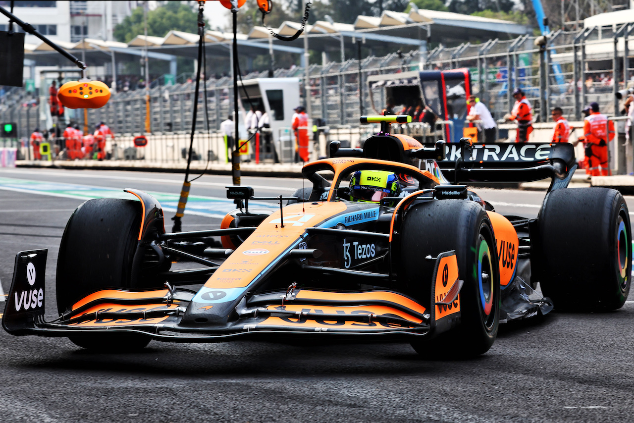 GP CITTA DEL MESSICO, Lando Norris (GBR) McLaren MCL36 in the pits.
28.10.2022. Formula 1 World Championship, Rd 20, Mexican Grand Prix, Mexico City, Mexico, Practice Day.
- www.xpbimages.com, EMail: requests@xpbimages.com © Copyright: Batchelor / XPB Images