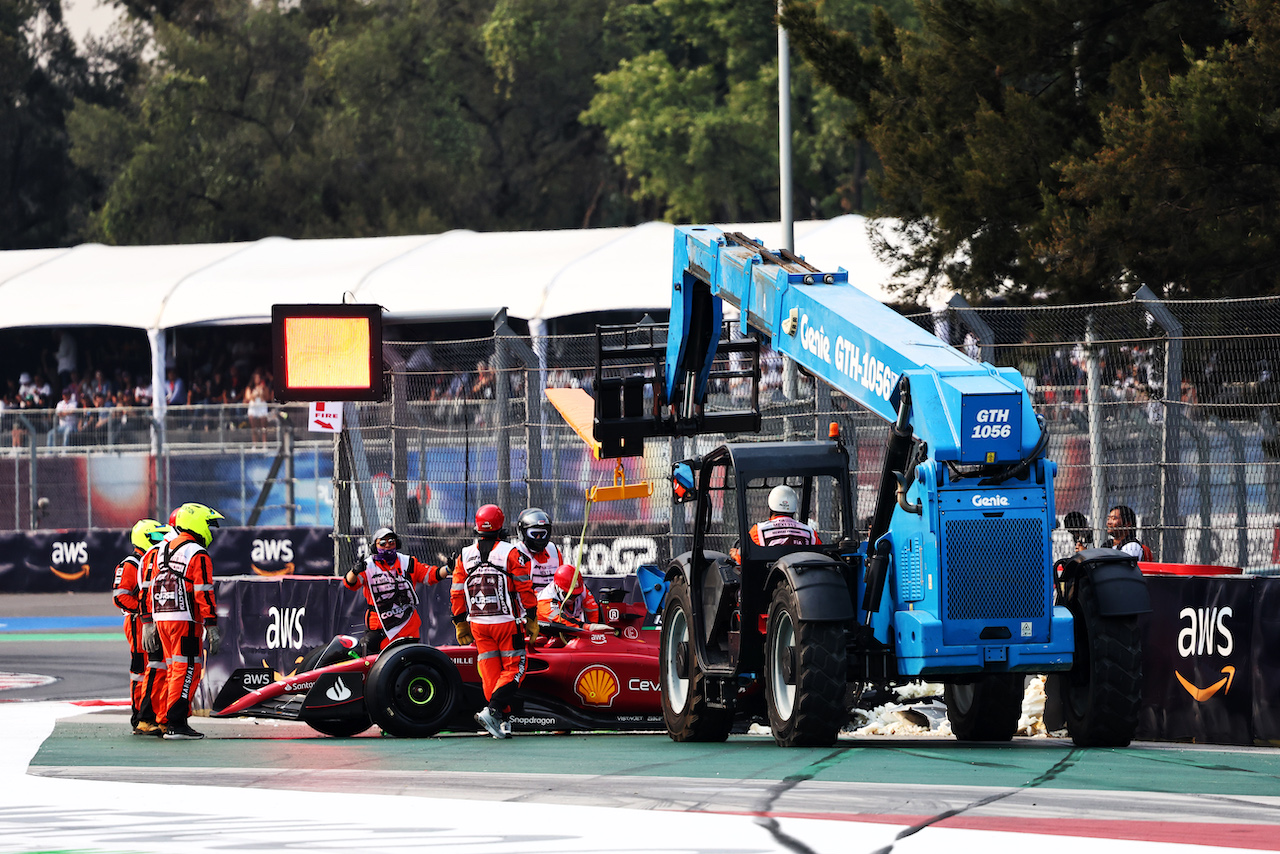GP CITTA DEL MESSICO, The Ferrari F1-75 of Charles Leclerc (MON) Ferrari after he crashed in the second practice session.
28.10.2022. Formula 1 World Championship, Rd 20, Mexican Grand Prix, Mexico City, Mexico, Practice Day.
- www.xpbimages.com, EMail: requests@xpbimages.com © Copyright: Charniaux / XPB Images