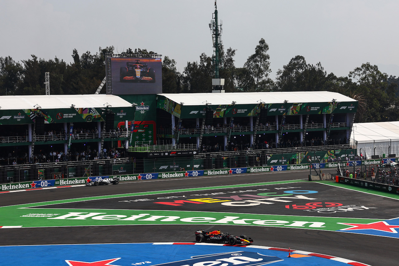 GP CITTA DEL MESSICO, Max Verstappen (NLD), Red Bull Racing 
28.10.2022. Formula 1 World Championship, Rd 20, Mexican Grand Prix, Mexico City, Mexico, Practice Day.
- www.xpbimages.com, EMail: requests@xpbimages.com © Copyright: Charniaux / XPB Images