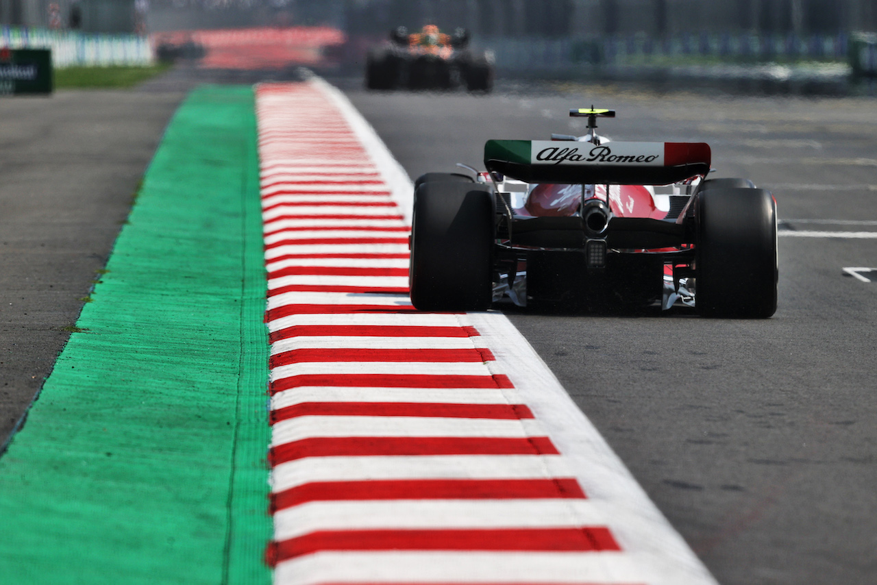GP CITTA DEL MESSICO, Guanyu Zhou (CHN) Alfa Romeo F1 Team C42.
28.10.2022. Formula 1 World Championship, Rd 20, Mexican Grand Prix, Mexico City, Mexico, Practice Day.
- www.xpbimages.com, EMail: requests@xpbimages.com © Copyright: Moy / XPB Images