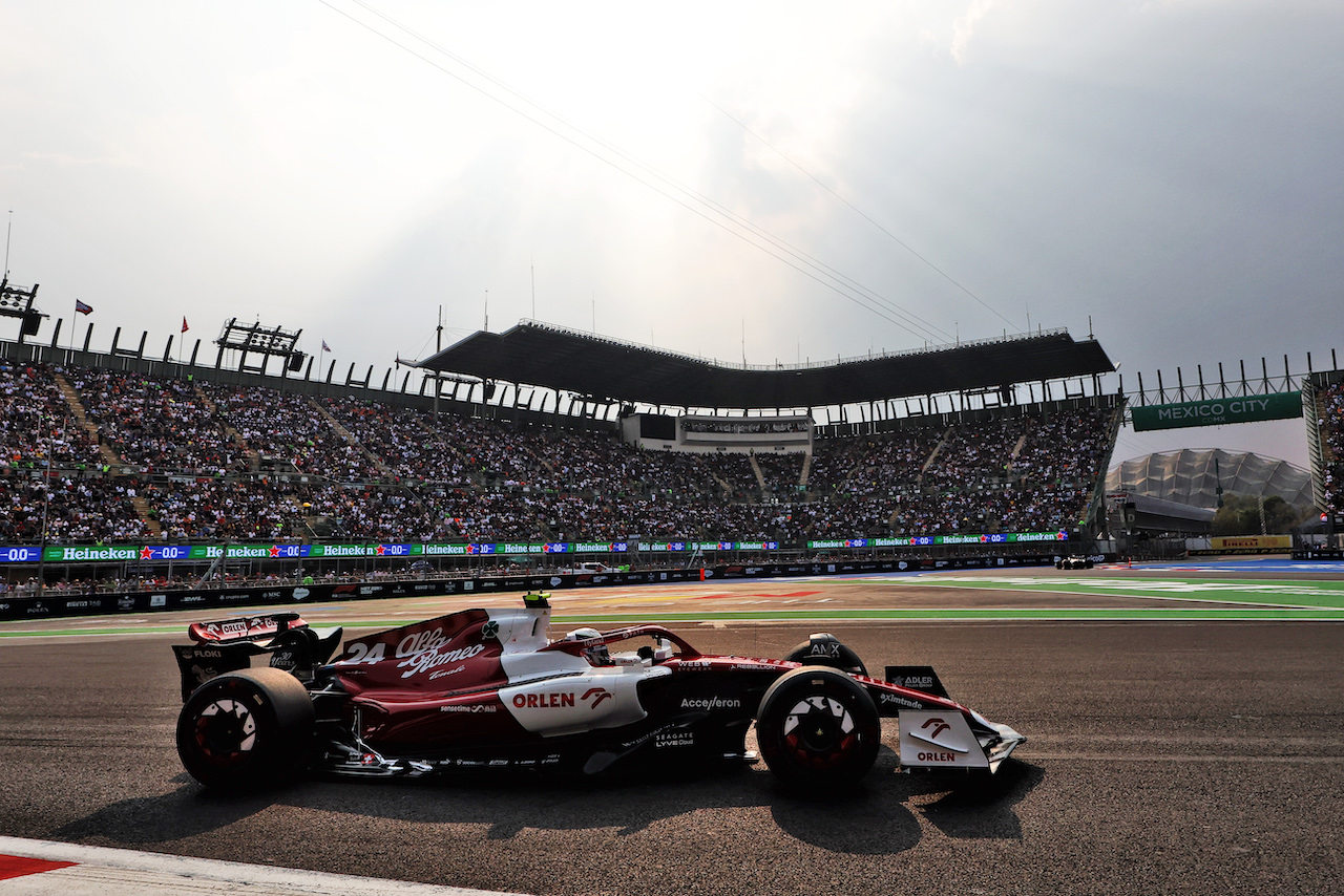 GP CITTA DEL MESSICO, Guanyu Zhou (CHN) Alfa Romeo F1 Team C42.
28.10.2022. Formula 1 World Championship, Rd 20, Mexican Grand Prix, Mexico City, Mexico, Practice Day.
- www.xpbimages.com, EMail: requests@xpbimages.com © Copyright: Bearne / XPB Images