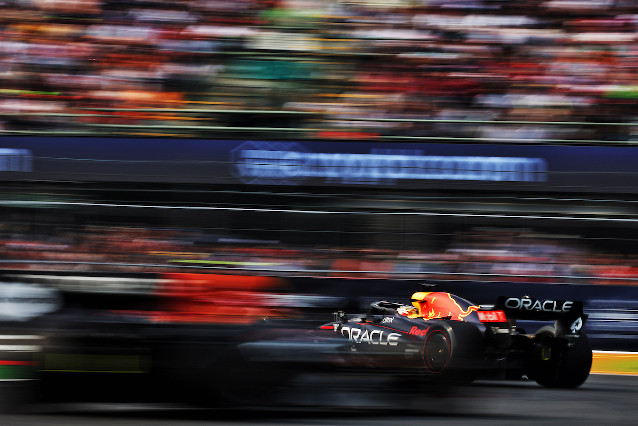 GP CITTA DEL MESSICO, Max Verstappen (NLD) Red Bull Racing RB18.
28.10.2022. Formula 1 World Championship, Rd 20, Mexican Grand Prix, Mexico City, Mexico, Practice Day.
- www.xpbimages.com, EMail: requests@xpbimages.com © Copyright: Bearne / XPB Images