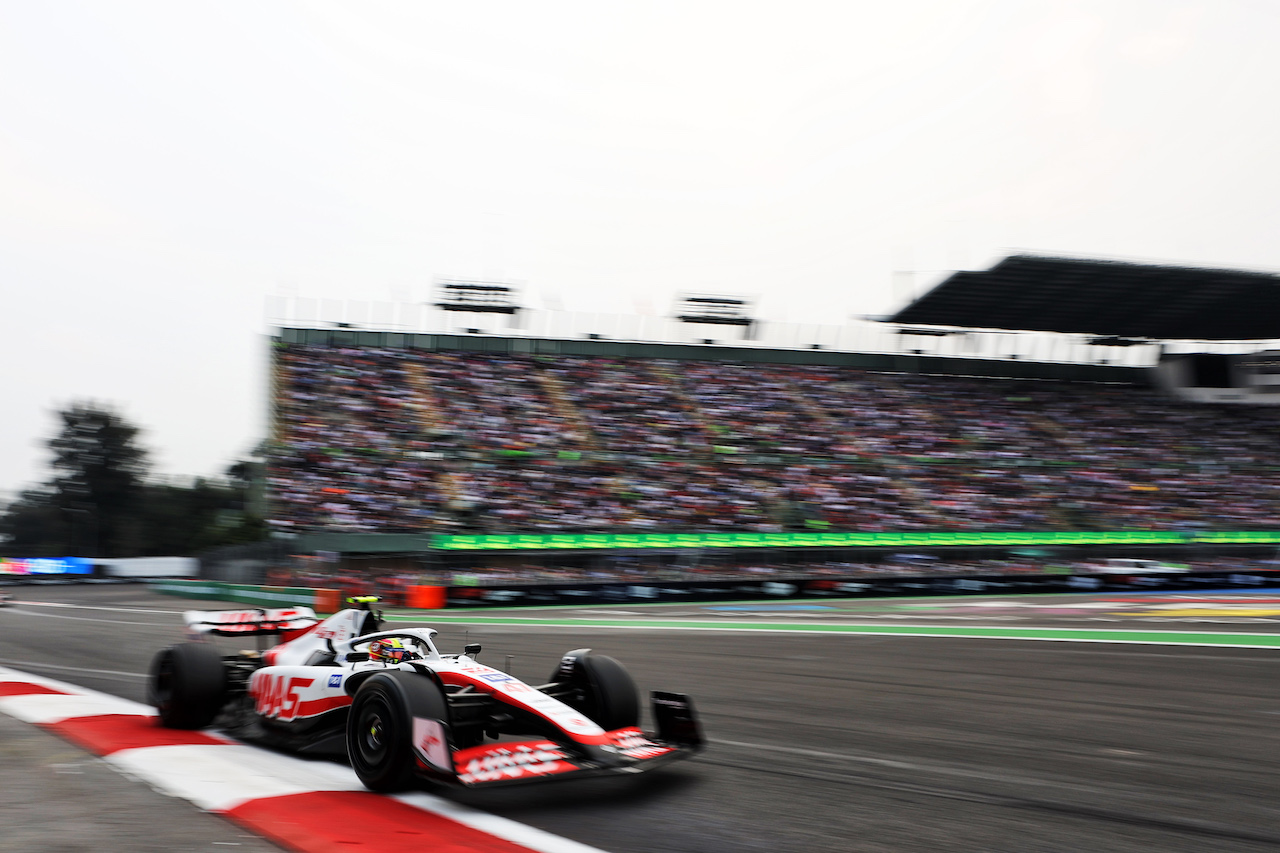 GP CITTA DEL MESSICO, Mick Schumacher (GER) Haas VF-22.
28.10.2022. Formula 1 World Championship, Rd 20, Mexican Grand Prix, Mexico City, Mexico, Practice Day.
- www.xpbimages.com, EMail: requests@xpbimages.com © Copyright: Bearne / XPB Images