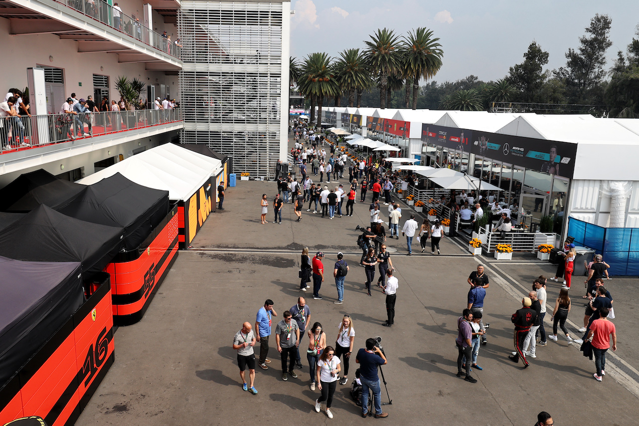 GP CITTA DEL MESSICO, Paddock Atmosfera.
28.10.2022. Formula 1 World Championship, Rd 20, Mexican Grand Prix, Mexico City, Mexico, Practice Day.
- www.xpbimages.com, EMail: requests@xpbimages.com © Copyright: Moy / XPB Images