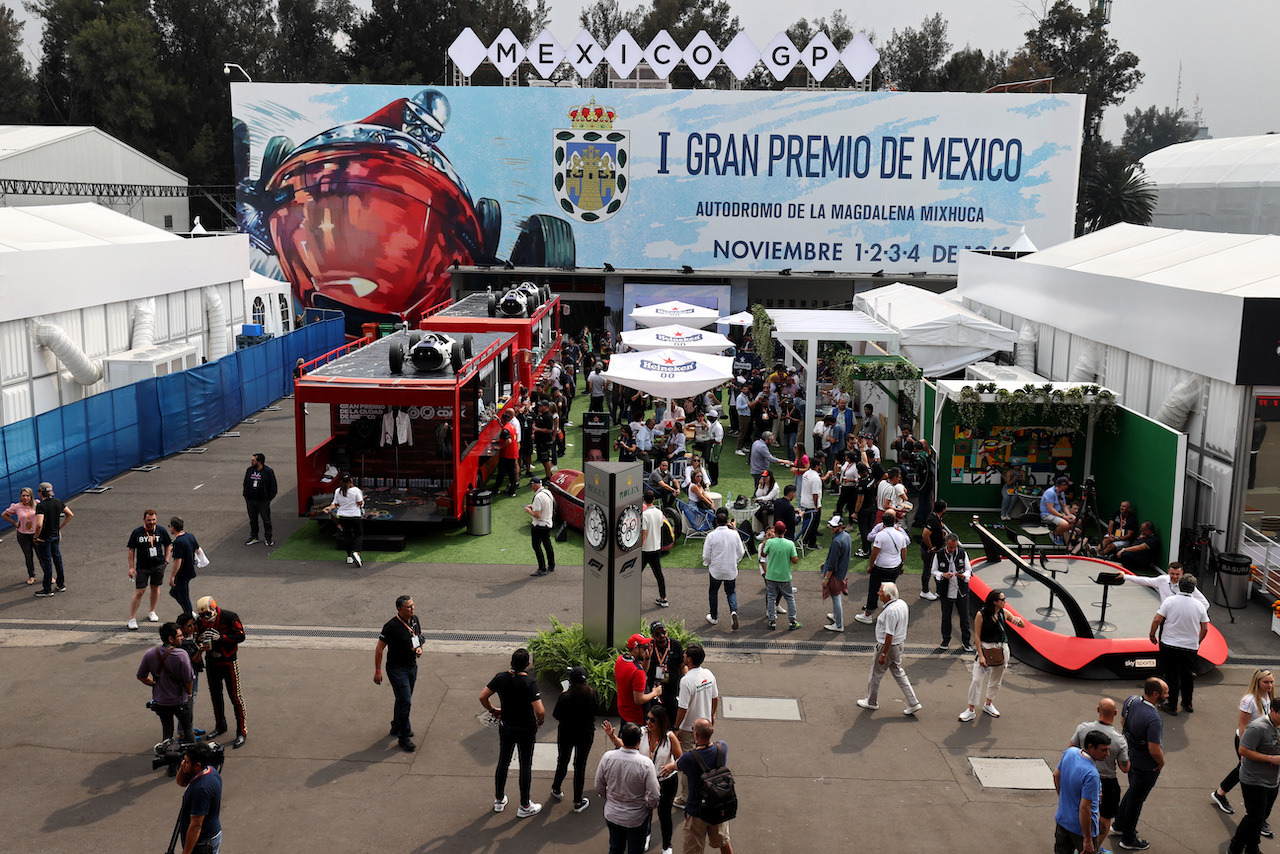 GP CITTA DEL MESSICO, Paddock Atmosfera.
28.10.2022. Formula 1 World Championship, Rd 20, Mexican Grand Prix, Mexico City, Mexico, Practice Day.
- www.xpbimages.com, EMail: requests@xpbimages.com © Copyright: Moy / XPB Images