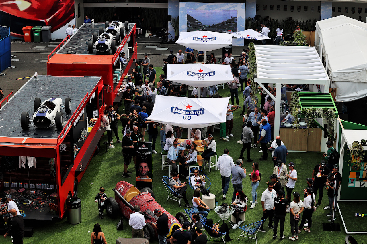 GP CITTA DEL MESSICO, Paddock Atmosfera.
28.10.2022. Formula 1 World Championship, Rd 20, Mexican Grand Prix, Mexico City, Mexico, Practice Day.
- www.xpbimages.com, EMail: requests@xpbimages.com © Copyright: Moy / XPB Images
