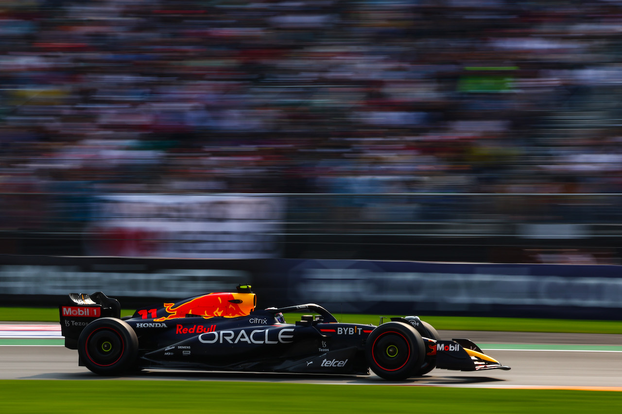 GP CITTA DEL MESSICO, Sergio Perez (MEX), Red Bull Racing 
28.10.2022. Formula 1 World Championship, Rd 20, Mexican Grand Prix, Mexico City, Mexico, Practice Day.
- www.xpbimages.com, EMail: requests@xpbimages.com ¬© Copyright: Charniaux / XPB Images
