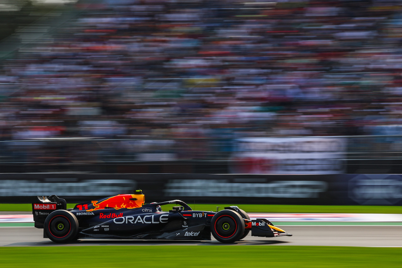 GP CITTA DEL MESSICO, Sergio Perez (MEX), Red Bull Racing 
28.10.2022. Formula 1 World Championship, Rd 20, Mexican Grand Prix, Mexico City, Mexico, Practice Day.
- www.xpbimages.com, EMail: requests@xpbimages.com ¬© Copyright: Charniaux / XPB Images