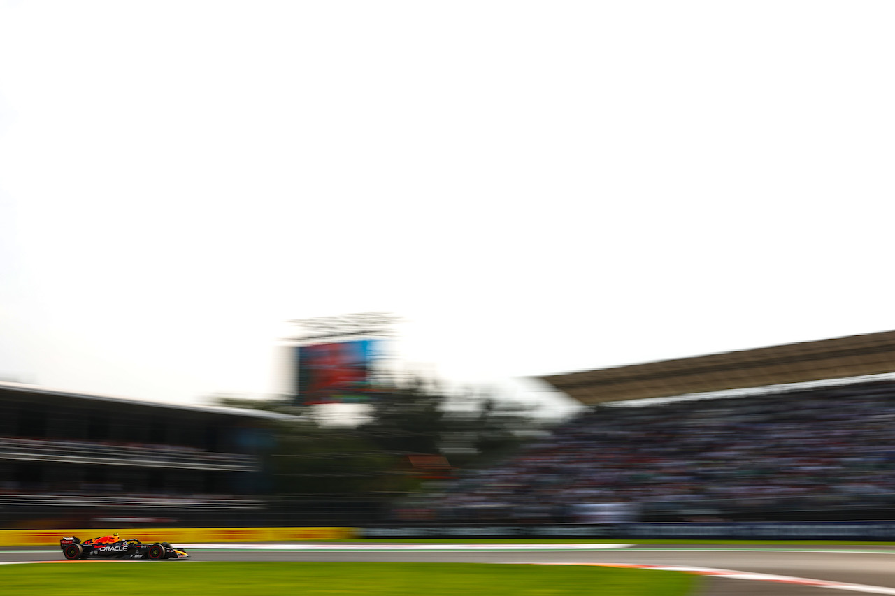 GP CITTA DEL MESSICO, Sergio Perez (MEX), Red Bull Racing 
28.10.2022. Formula 1 World Championship, Rd 20, Mexican Grand Prix, Mexico City, Mexico, Practice Day.
- www.xpbimages.com, EMail: requests@xpbimages.com ¬© Copyright: Charniaux / XPB Images