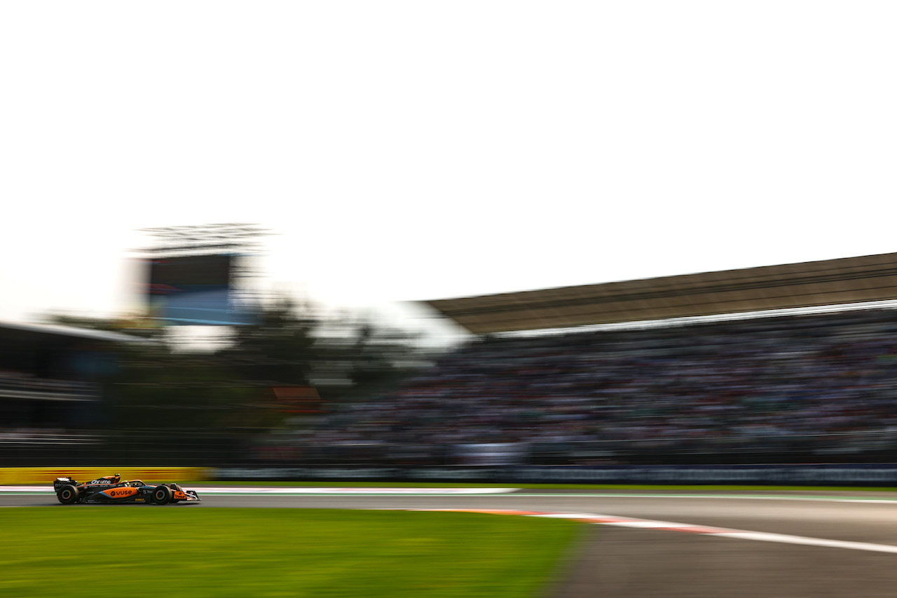 GP CITTA DEL MESSICO, Lando Norris (GBR), McLaren F1 Team 
28.10.2022. Formula 1 World Championship, Rd 20, Mexican Grand Prix, Mexico City, Mexico, Practice Day.
- www.xpbimages.com, EMail: requests@xpbimages.com ¬© Copyright: Charniaux / XPB Images