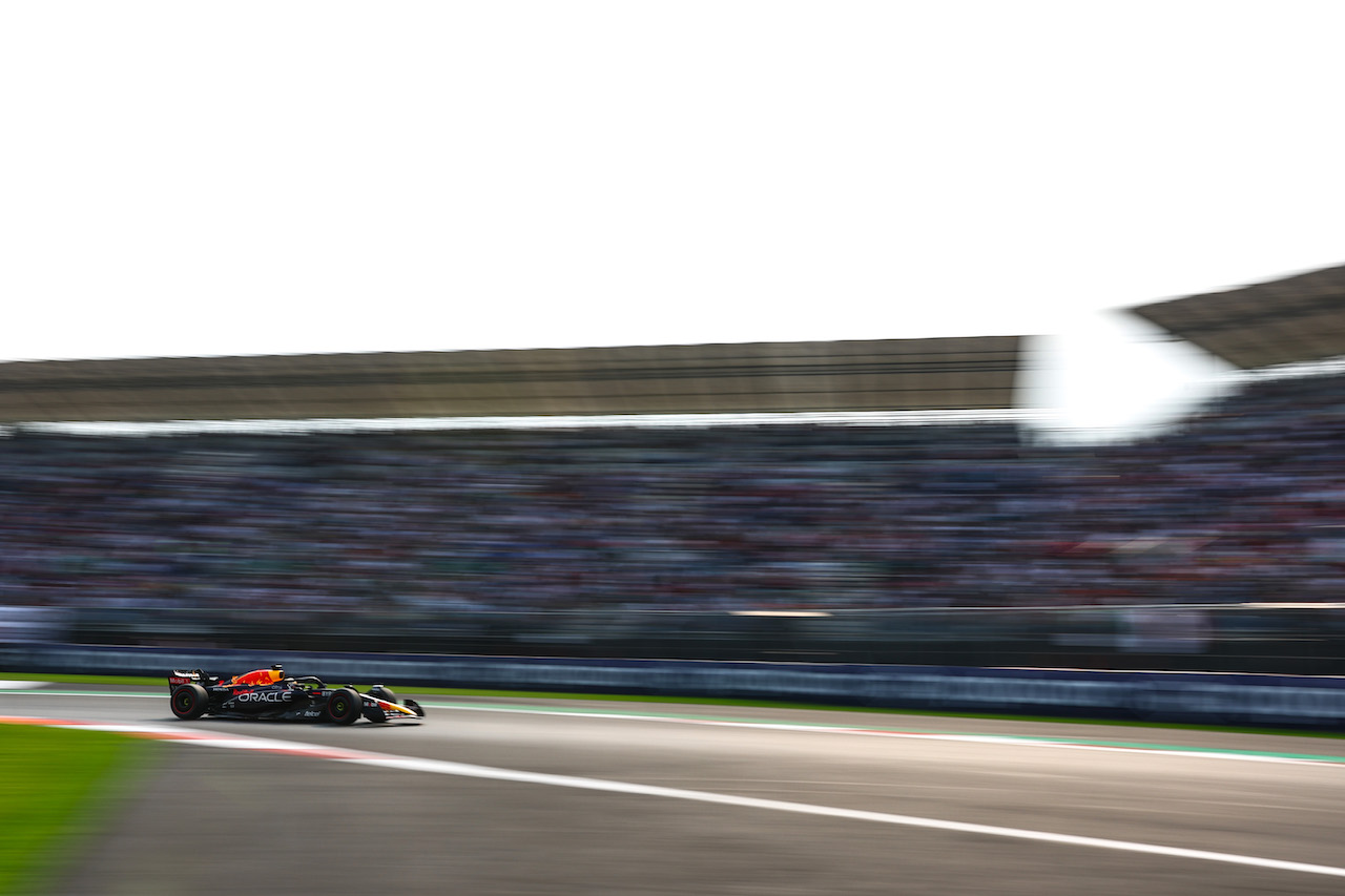 GP CITTA DEL MESSICO, Max Verstappen (NLD), Red Bull Racing 
28.10.2022. Formula 1 World Championship, Rd 20, Mexican Grand Prix, Mexico City, Mexico, Practice Day.
- www.xpbimages.com, EMail: requests@xpbimages.com ¬© Copyright: Charniaux / XPB Images