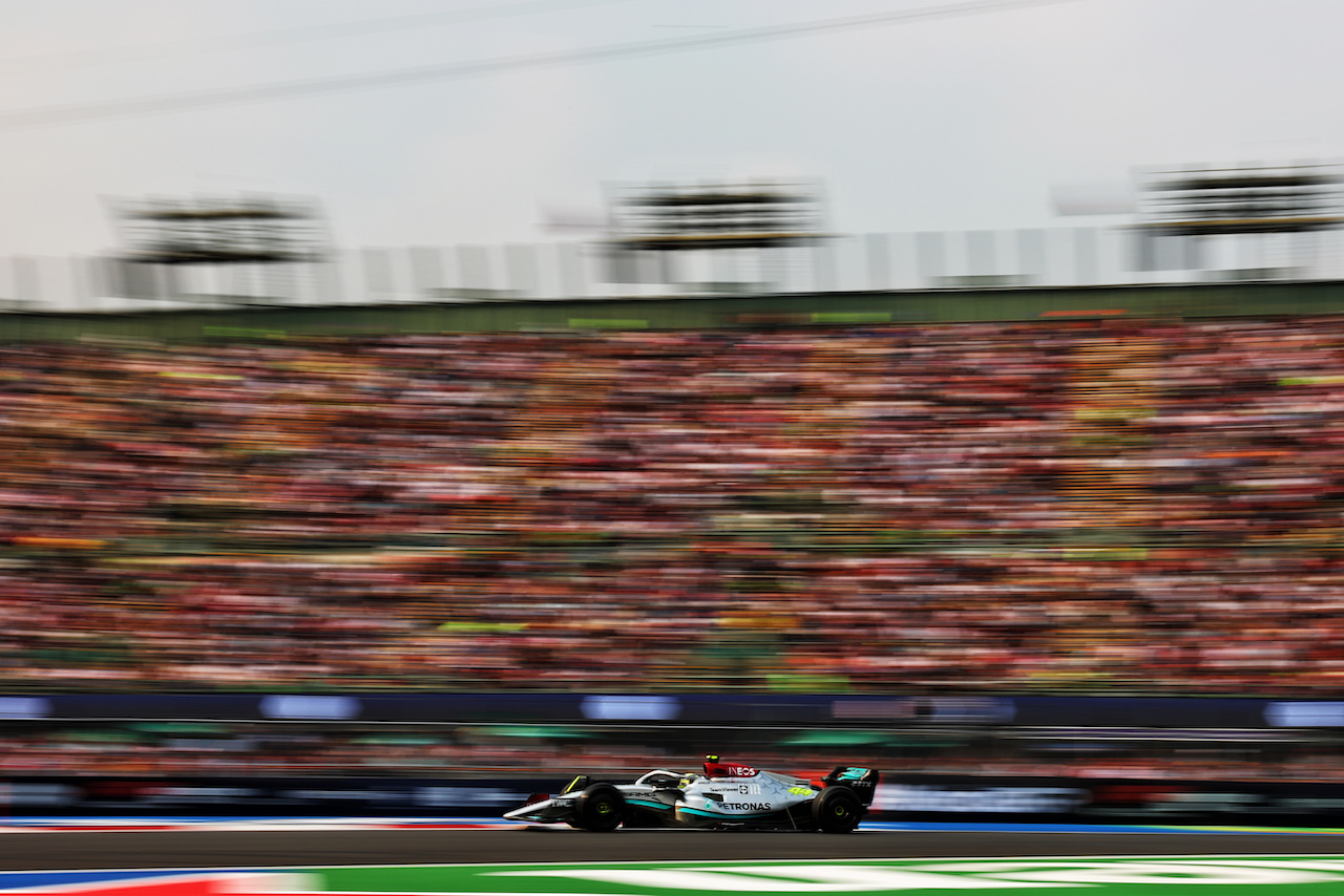 GP CITTA DEL MESSICO, Lewis Hamilton (GBR) Mercedes AMG F1 W13.
28.10.2022. Formula 1 World Championship, Rd 20, Mexican Grand Prix, Mexico City, Mexico, Practice Day.
 - www.xpbimages.com, EMail: requests@xpbimages.com © Copyright: Coates / XPB Images