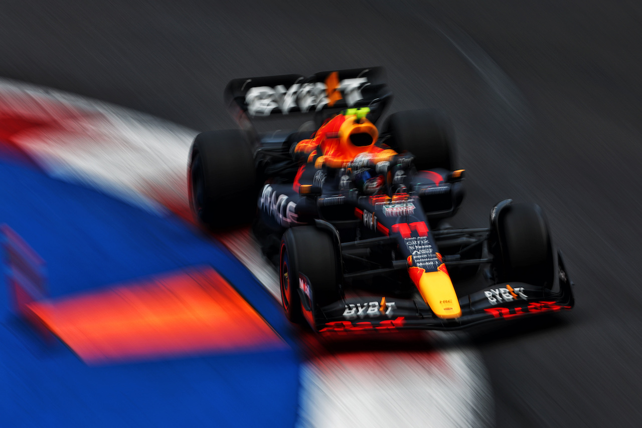 GP CITTA DEL MESSICO, Sergio Perez (MEX) Red Bull Racing RB18.
28.10.2022. Formula 1 World Championship, Rd 20, Mexican Grand Prix, Mexico City, Mexico, Practice Day.
 - www.xpbimages.com, EMail: requests@xpbimages.com © Copyright: Coates / XPB Images