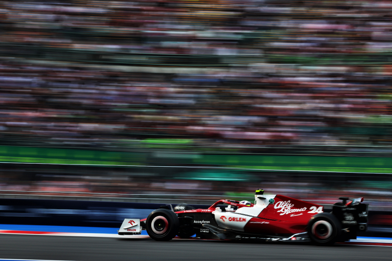 GP CITTA DEL MESSICO, Guanyu Zhou (CHN) Alfa Romeo F1 Team C42.
28.10.2022. Formula 1 World Championship, Rd 20, Mexican Grand Prix, Mexico City, Mexico, Practice Day.
 - www.xpbimages.com, EMail: requests@xpbimages.com © Copyright: Coates / XPB Images