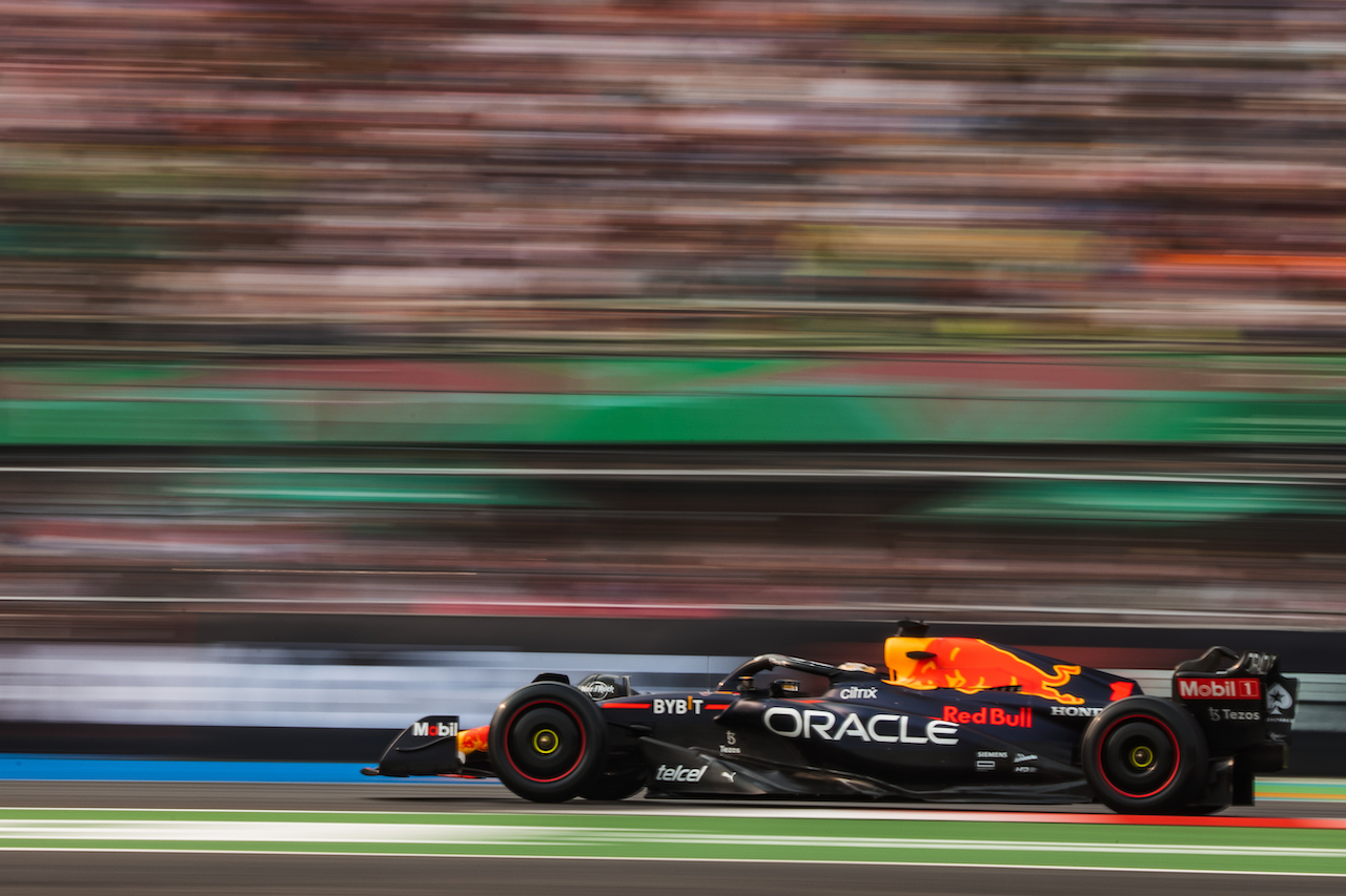 GP CITTA DEL MESSICO, Max Verstappen (NLD) Red Bull Racing RB18.
28.10.2022. Formula 1 World Championship, Rd 20, Mexican Grand Prix, Mexico City, Mexico, Practice Day.
- www.xpbimages.com, EMail: requests@xpbimages.com © Copyright: Bearne / XPB Images