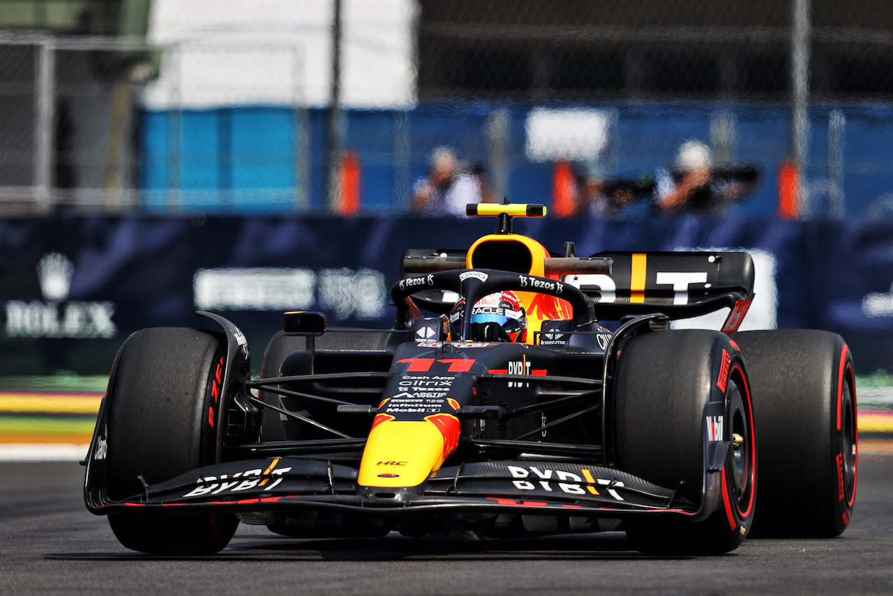 GP CITTA DEL MESSICO, Sergio Perez (MEX) Red Bull Racing RB18.
28.10.2022. Formula 1 World Championship, Rd 20, Mexican Grand Prix, Mexico City, Mexico, Practice Day.
- www.xpbimages.com, EMail: requests@xpbimages.com © Copyright: Moy / XPB Images