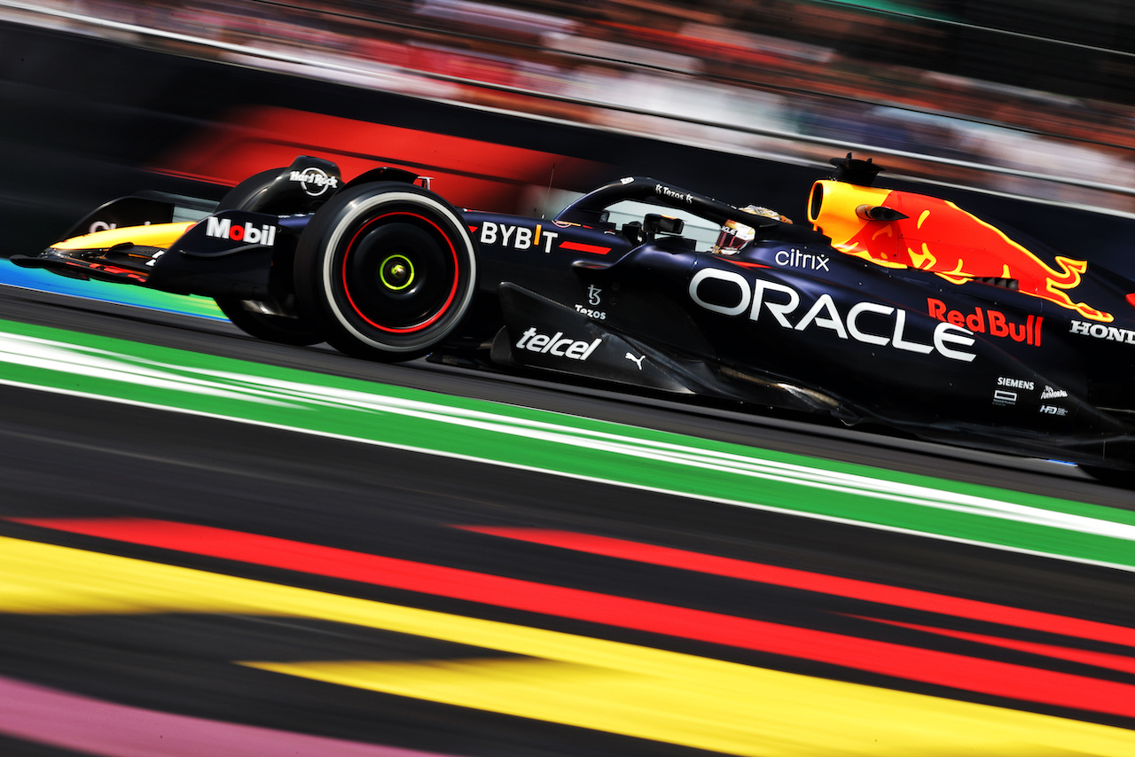 GP CITTA DEL MESSICO, Max Verstappen (NLD) Red Bull Racing RB18.
28.10.2022. Formula 1 World Championship, Rd 20, Mexican Grand Prix, Mexico City, Mexico, Practice Day.
- www.xpbimages.com, EMail: requests@xpbimages.com © Copyright: Moy / XPB Images