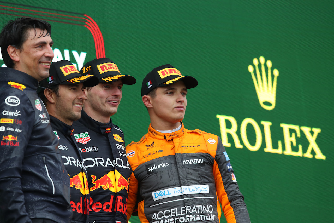 GP EMILIA ROMAGNA, Enrico Balbo, Red Bull Racing Head of Aerodynamics with 1st place Max Verstappen (NLD) Red Bull Racing RB18, 2nd place Sergio Perez (MEX) Red Bull Racing RB18 e 3rd place Lando Norris (GBR) McLaren.
24.04.2022. Formula 1 World Championship, Rd 4, Emilia Romagna Grand Prix, Imola, Italy, Gara Day.
- www.xpbimages.com, EMail: requests@xpbimages.com © Copyright: Coates / XPB Images