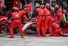 GP EMILIA ROMAGNA, Charles Leclerc (MON) Ferrari pit stop e front wing change.
24.04.2022. Formula 1 World Championship, Rd 4, Emilia Romagna Grand Prix, Imola, Italy, Gara Day.
- www.xpbimages.com, EMail: requests@xpbimages.com © Copyright: Batchelor / XPB Images