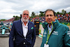 GP EMILIA ROMAGNA, (L to R): Lawrence Stroll (CDN) Aston Martin F1 Team Investor with John Idol, Capri Holdings CEO e Chairman, on the grid.
24.04.2022. Formula 1 World Championship, Rd 4, Emilia Romagna Grand Prix, Imola, Italy, Gara Day.
- www.xpbimages.com, EMail: requests@xpbimages.com © Copyright: Bearne / XPB Images