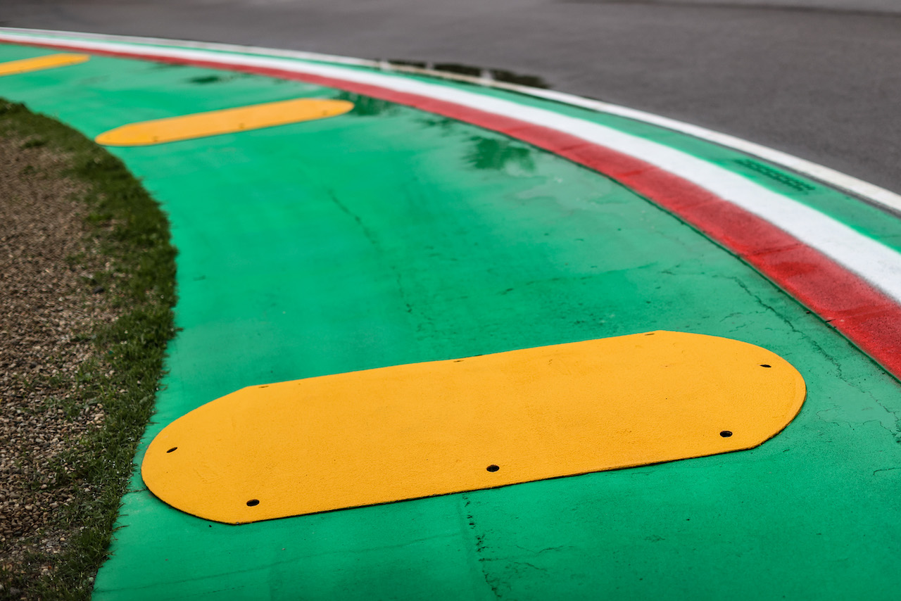 GP EMILIA ROMAGNA, Track Atmosphere 
21.04.2022. Formula 1 World Championship, Rd 4, Emilia Romagna Grand Prix, Imola, Italy, Preparation Day.
- www.xpbimages.com, EMail: requests@xpbimages.com ¬© Copyright: Charniaux / XPB Images