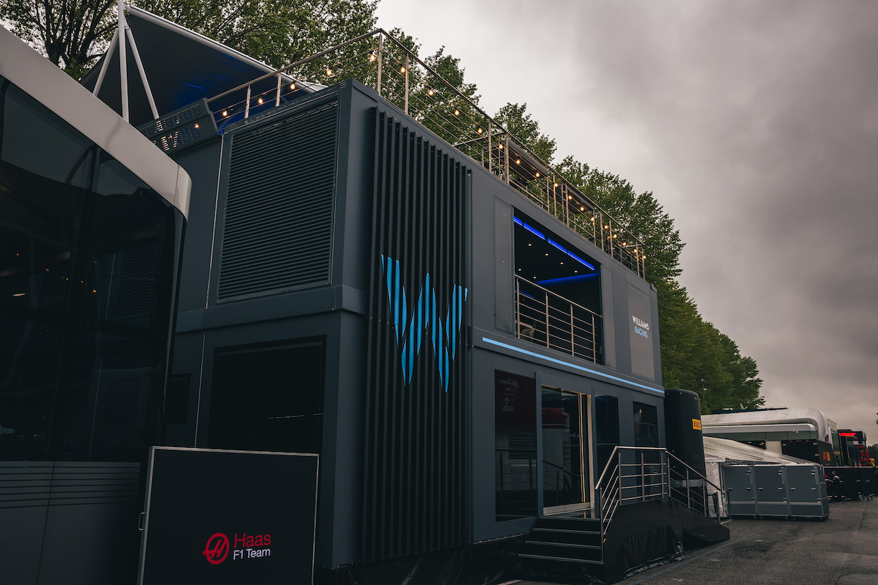 GP EMILIA ROMAGNA, Williams Racing motorhome in the paddock.
21.04.2022. Formula 1 World Championship, Rd 4, Emilia Romagna Grand Prix, Imola, Italy, Preparation Day.
- www.xpbimages.com, EMail: requests@xpbimages.com © Copyright: Bearne / XPB Images