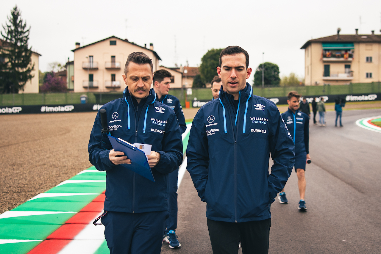 GP EMILIA ROMAGNA, Nicholas Latifi (CDN) Williams Racing walks the circuit with Gaetan Jego, Williams Racing Gara Engineer.
21.04.2022. Formula 1 World Championship, Rd 4, Emilia Romagna Grand Prix, Imola, Italy, Preparation Day.
- www.xpbimages.com, EMail: requests@xpbimages.com © Copyright: Bearne / XPB Images