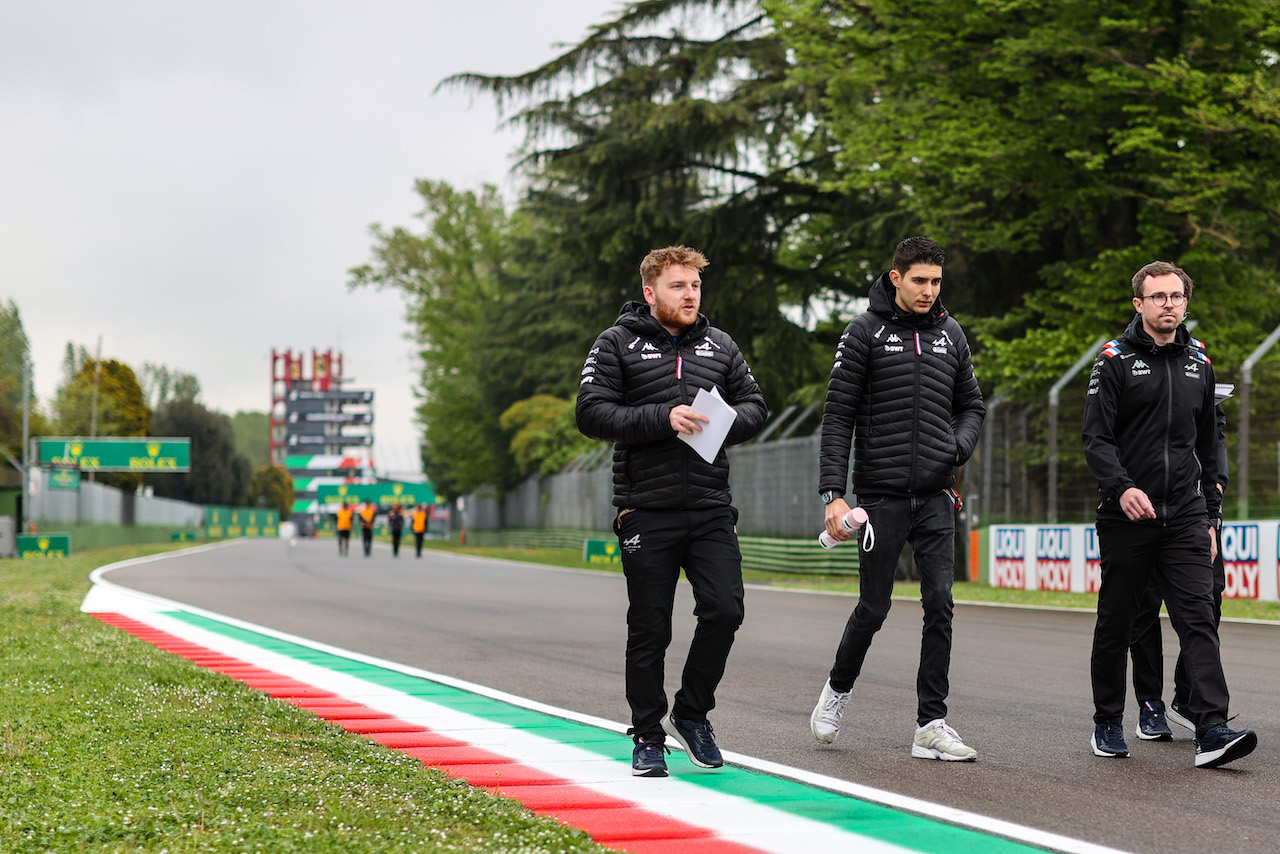 GP EMILIA ROMAGNA, Esteban Ocon (FRA), Alpine F1 Team 
21.04.2022. Formula 1 World Championship, Rd 4, Emilia Romagna Grand Prix, Imola, Italy, Preparation Day.
- www.xpbimages.com, EMail: requests@xpbimages.com ¬© Copyright: Charniaux / XPB Images